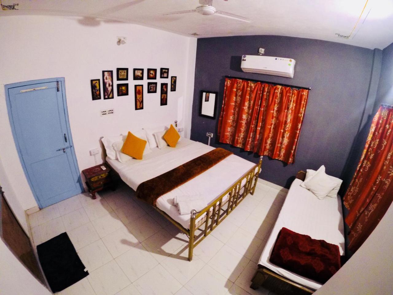 The Hostel Crawl Udaipur Bagian luar foto
