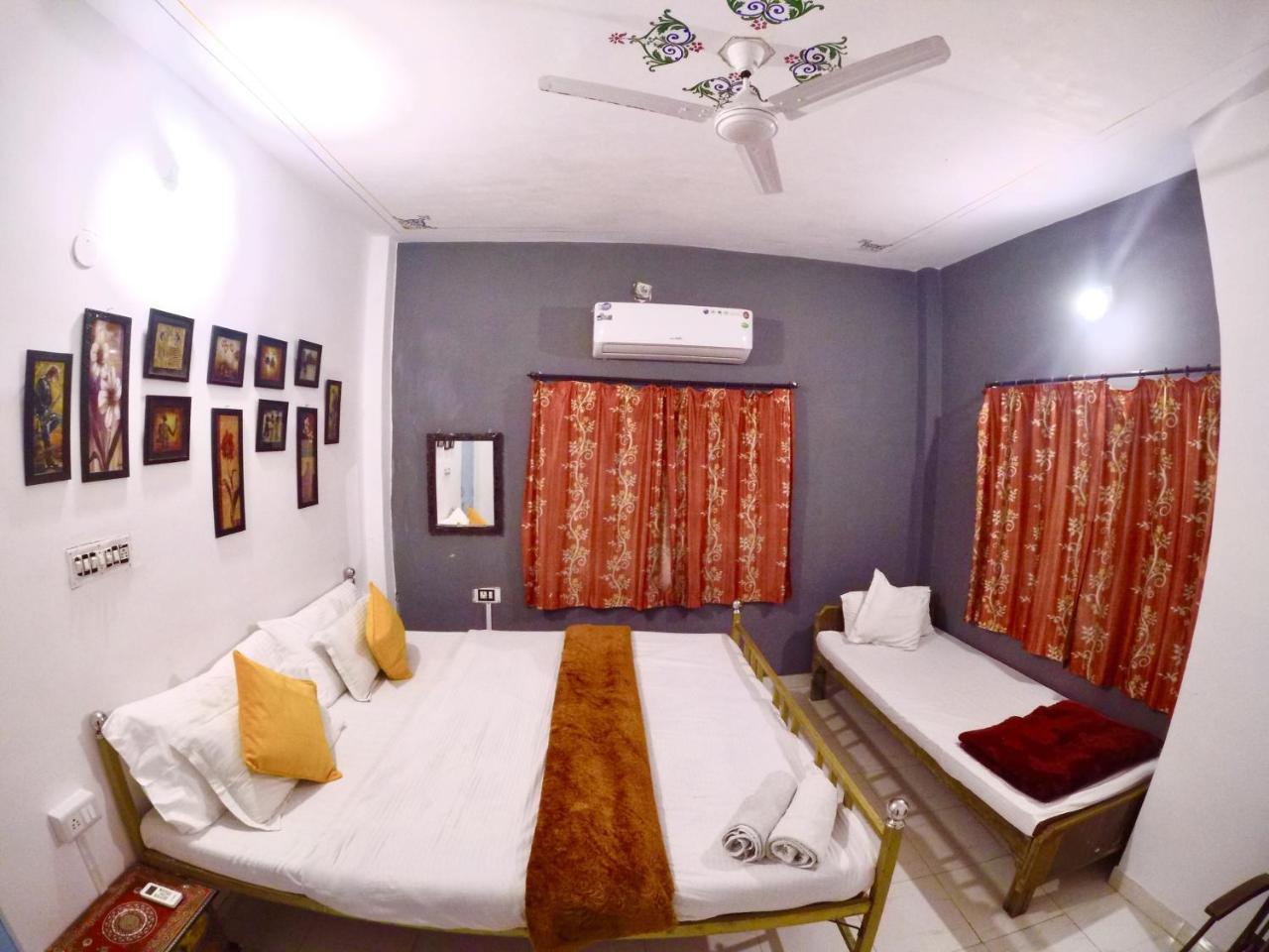 The Hostel Crawl Udaipur Bagian luar foto